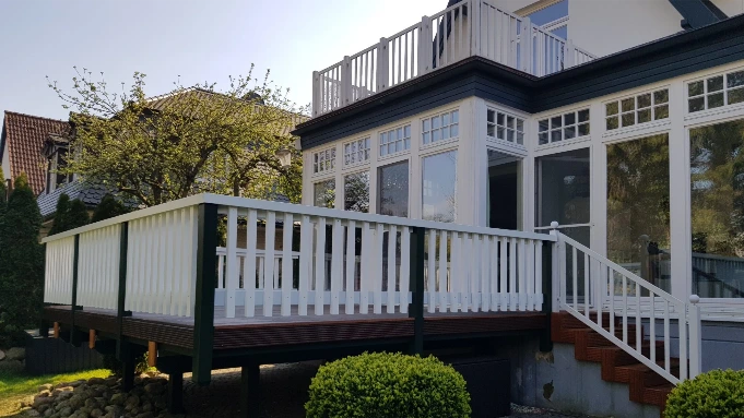 Gesamtes Haus mit Carport 3